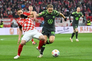 欧协联生死续命战!克拉约瓦主场死磕美因茨,罗超锐锋硬刚德甲铁卫