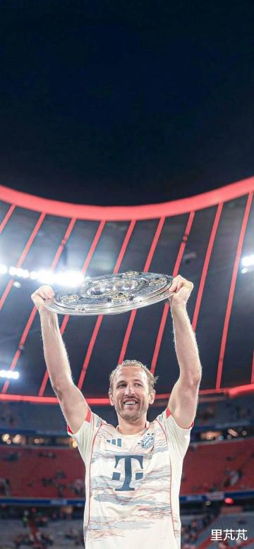 名宿直言拜仁困难:主力替补实力差距大,高压逼抢太耗体力困扰多