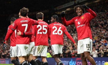 英超争四格局大变，曼联1-0险胜纽卡，三豪门积分齐头并进竞争日趋激烈