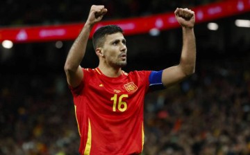 瓜帅心疼!曼城王牌罗德里连续首发,金球状态全面回归!