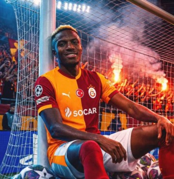 8场7球助力球队挺进欧冠16强!1亿巨星拒绝豪门,降维打击展现霸气